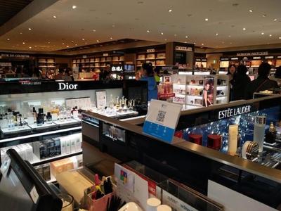 化妝品巨頭財(cái)報(bào)亮眼，日用百貨銷(xiāo)售中中國(guó)消費(fèi)者成增長(zhǎng)引擎